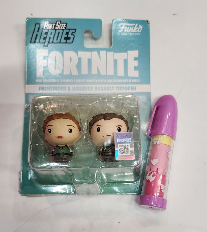 Photo 1 of FORTNITE & HELLO KITTY ERRASER