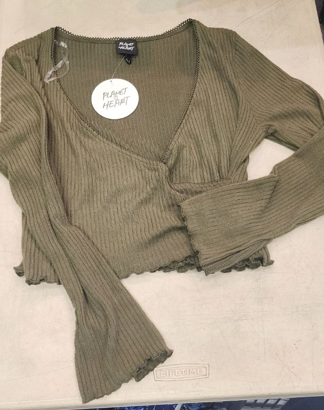 Photo 1 of SIZE JUNIOR XL PLANET HEART CROPPED WOMEN'S TOP