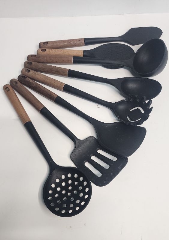 Photo 1 of MIU 8 PICE SILICONE COKKING UNTENSIL SET