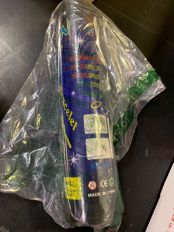 Photo 1 of 100 pk 8" Orange Glow Sticks Bulk Party Favors, Light up Glow Necklaces & Bracelets in the Dark Party Supplies For Christmas Halloween Birthday Neon Party (100 * Orange)