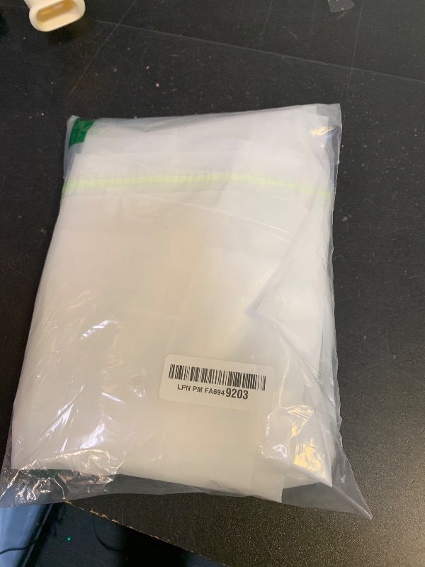 Photo 1 of  MATERIAL WHITE