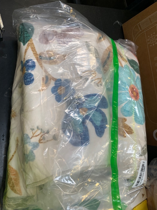 Photo 1 of Washable 2x8 Hallway Runner Rug: Vintage Water-Resistant Floral Scalloped Kitchen Entryway Rug Ultra Soft Living Room Bedroom Carpet Non-Slip Indoor Floor Mat for Bathroom Dining Room(2x8,Cream)