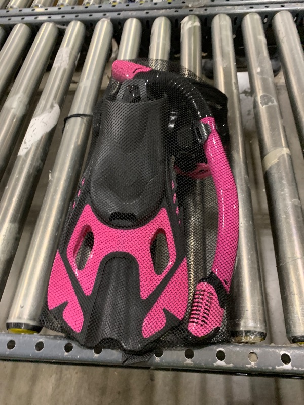 Photo 1 of Watery snorkel set for junior (Size 4.5)