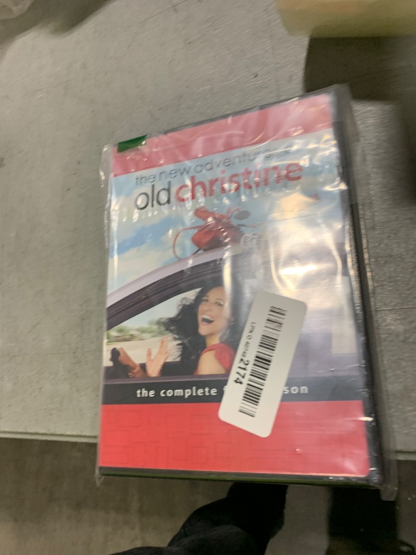 Photo 1 of The New Adventures of Old Christine: Season 1