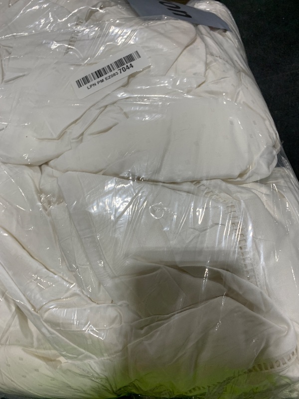 Photo 1 of YOUR MOON Luxurious Summer/Spring Lightweight Mulberry Silk Comforter King Size,100% Natural Long Strand Silk Fill Duvet, Luxury Bedding, Cooling Rayon Derived from Bamboo Shell (White)