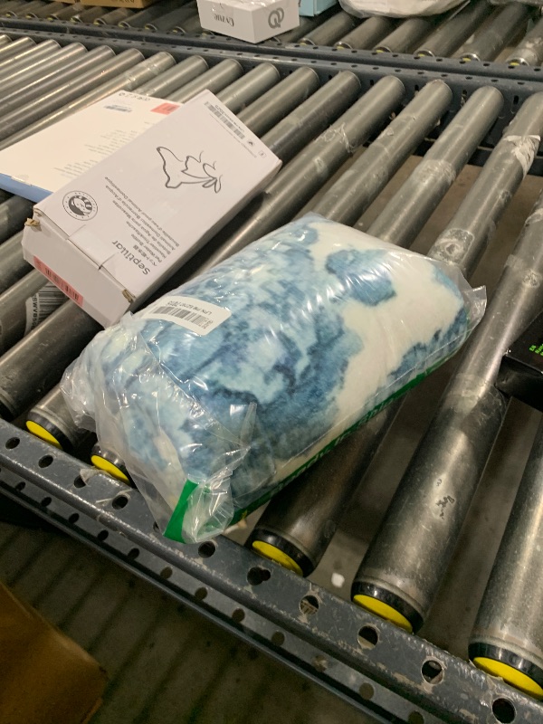 Photo 1 of jinchan Boho 100% Cotton Muslin Twin Size Blanket Lightweight 4-Layer Quilted Soft Blue and White Floral Throw Blanket Green Accents Reversible Comfy Flower Summer Couch Bedroom Decor