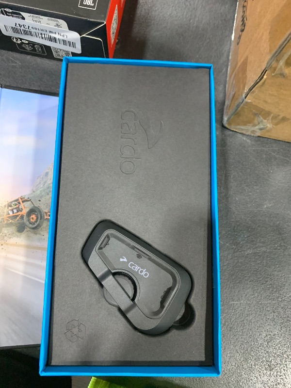 Photo 1 of Cardo Systems FREECOM 2X Motorcycle 2-Way Helmet Bluetooth Communication System Headset Intercom, Universal Bluetooth Connectivity, Waterproof, 40mm Speakers - Single Pack