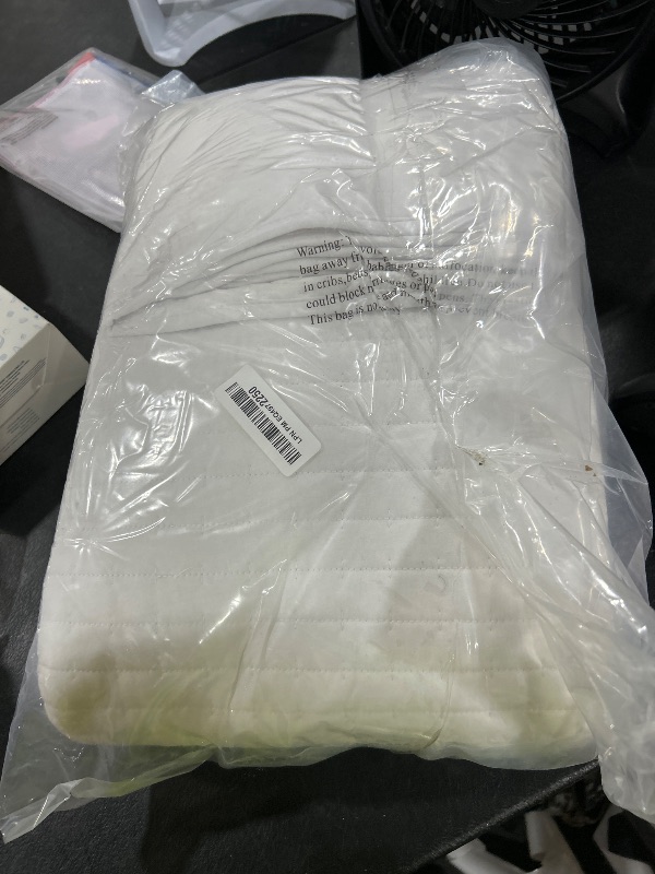 Photo 1 of Wonderful 100% Cotton Jersey Knit Quilt - Rice Stitch White King Quilt with Two Pillow Shams - Soft & Breathable, All-Season Use, Hypoallergenic, Prewashed, Bedspread & Coverlet, 104"x94"