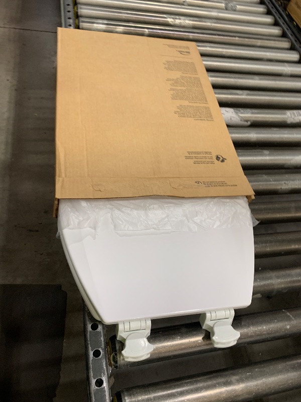 Photo 1 of BEMIS 500EC 390 Toilet Seat with Easy Clean & Change Hinges, 1 Pack Round, Cotton White