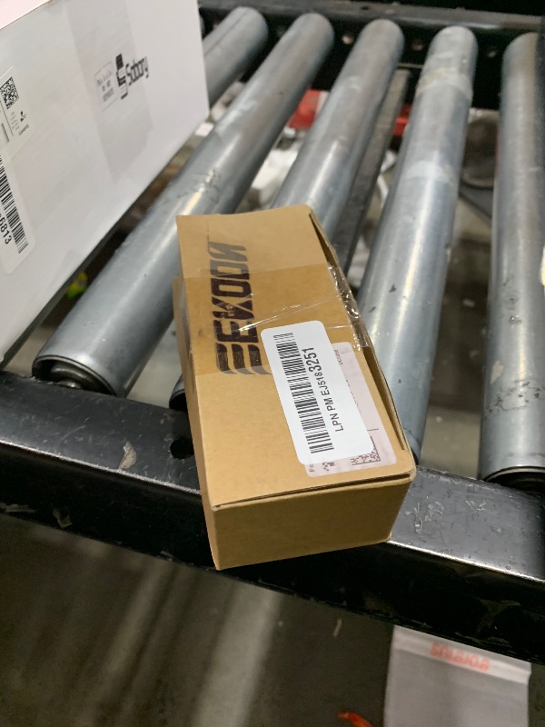 Photo 1 of 1 Pcs 2 in 1 Light Socket to Plug Adapter, Convert E26/E27 Bulb Socket to 2 Pieces 3 Prong Outlet with Extension Cord, Flexible Light Bulb Socket Converter Suitable for Porch Patio Garage Use (Black)