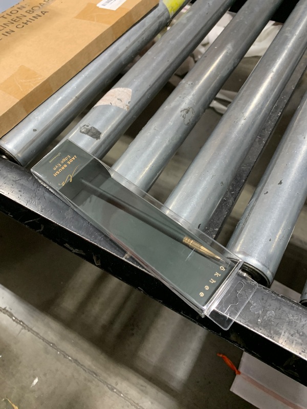 Photo 1 of [SOO ADOR] okhee Edge Eye Brush NUN05 - Perfect for Sharp Lines and Precision Shading | Designed by K-Pop Makeup Artist Seo Ok | Makeup Brush Eye Brush