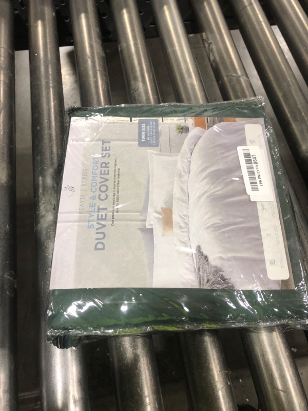 Photo 1 of Hearth & Harbor Twin Duvet Cover Set Forest Green - Soft Comforter Cover Set, Double Brushed 2 Piece Bedding Set with Button Closure, 1 Twin Size Duvet Cover 68x90 inches and 1 Pillow Sham
