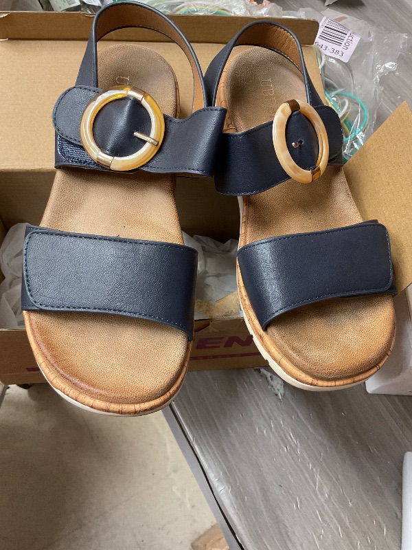 Photo 1 of UBFEN Womens Flat Sandals Arch Support Open Toe Walking Comfy Casual Low Wedge Summer Shoes Blue Size US 7