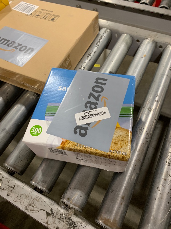 Photo 1 of Amazon Basics Sandwich Storage Bags, 300 Count (Previously Solimo)