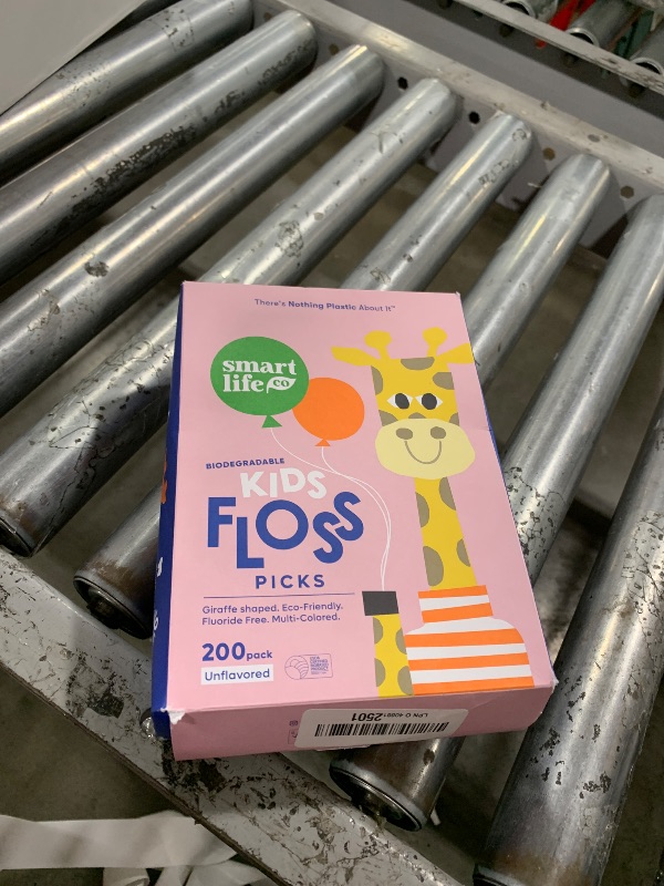 Photo 1 of SmartLifeco Eco-Friendly Kids Flossers (200ct) - Dental Floss Picks for Children Made with Straw Wheat, Fluoride & PFA Free, Toothpick Flossing Sticks for Toddler Teeth, No Shred Thread, Unflavored