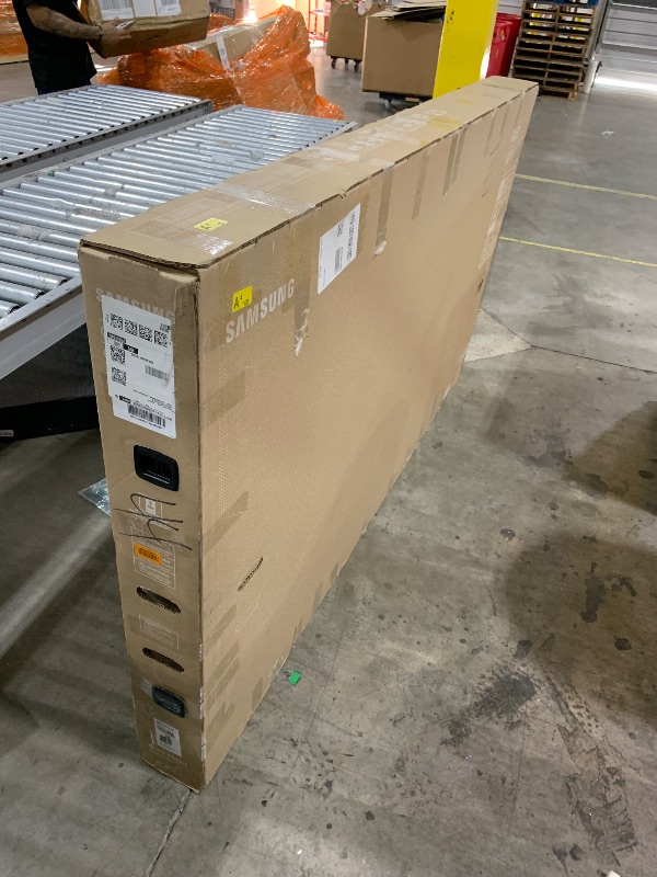Photo 1 of SAMSUNG 85-Inch Class QLED Q7F Series Samsung Vision AI Smart TV (2025 Model, 85Q7F) Quantum HDR, Object Tracking Sound Lite, Q4 AI Gen1 Processor, 4K upscaling, Gaming Hub, Alexa Built-in FOR PARTS, PARTS ONLY