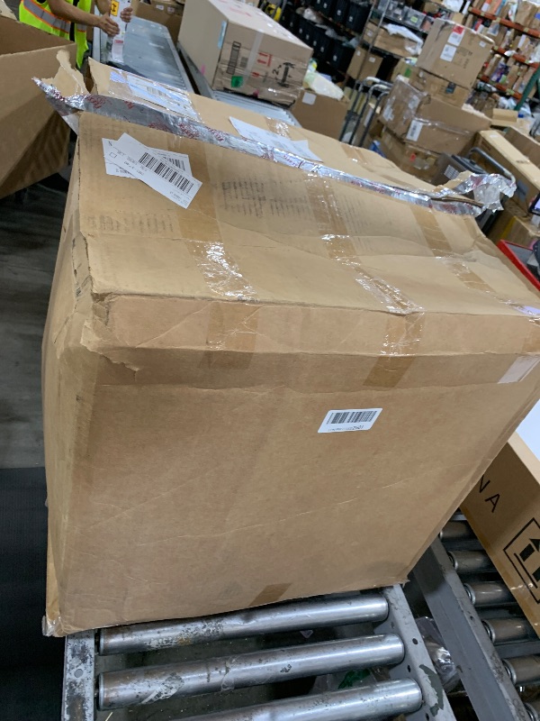 Photo 1 of WHITE CHAIRS 6 PACK