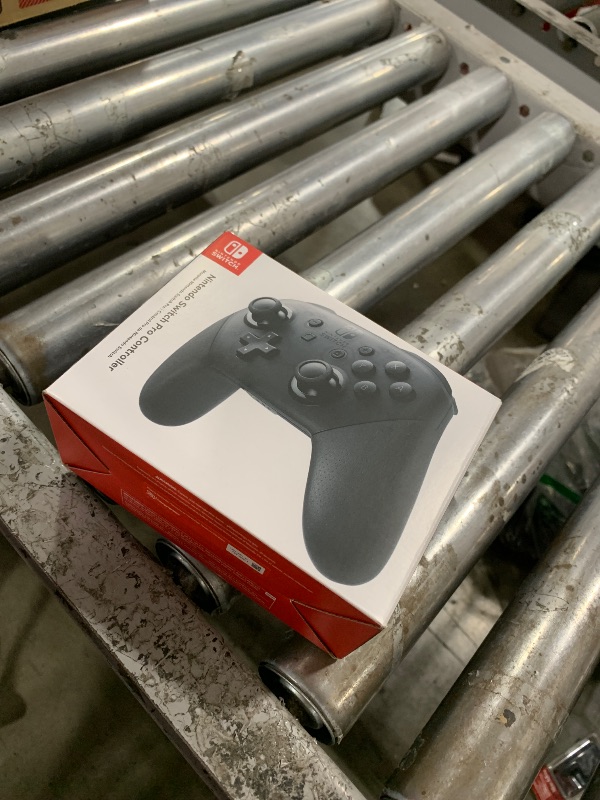 Photo 1 of Nintendo Switch Pro Controller