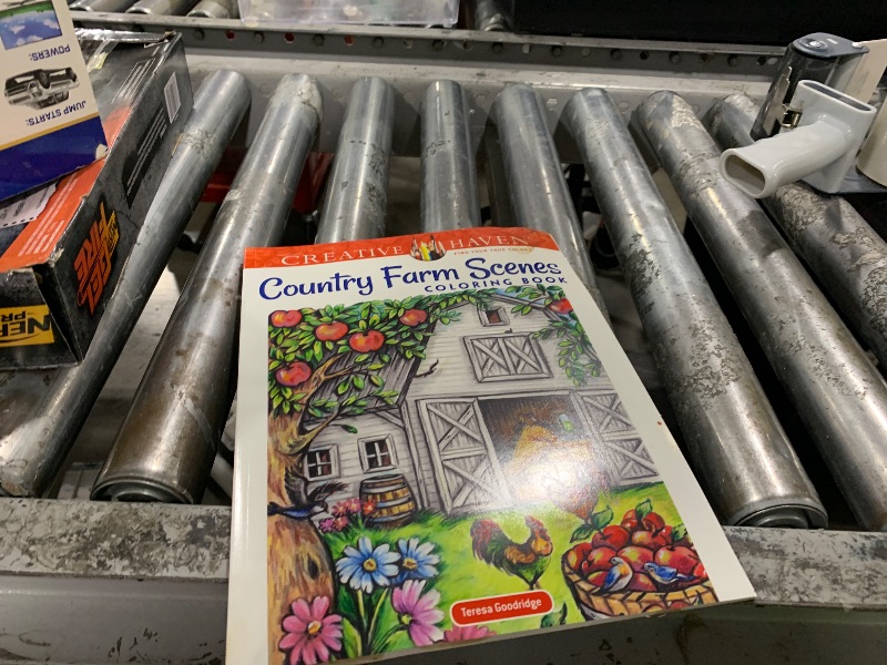 Photo 1 of Creative Haven Country Farm Scenes Coloring Book: Relax & Find Your True Colors (Adult Coloring Books: In The Country)