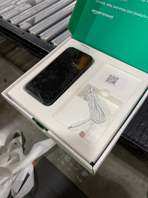 Photo 1 of Apple iPhone 16 Pro, US Version, 256GB, Black Titanium - Unlocked (Renewed Premium)
