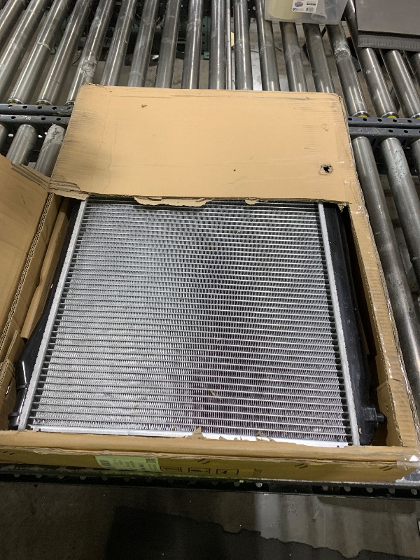 Photo 1 of SCITOO Engine Coolant Radiator Assembly for Lexus ES300 & for Toyota Camry 1994-1996, Avalon, 3.0L, Replace 1746