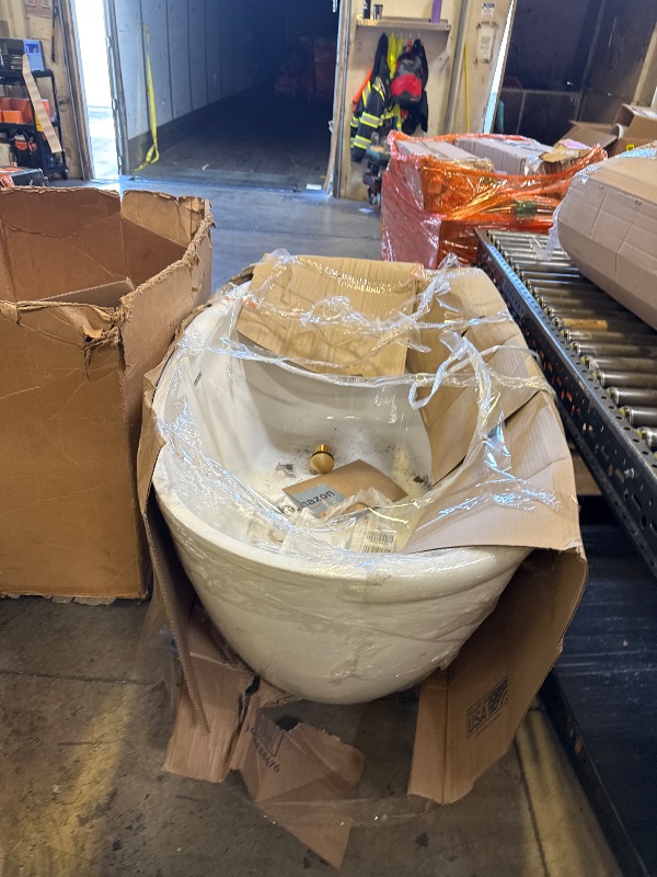 Photo 1 of Oval Tub