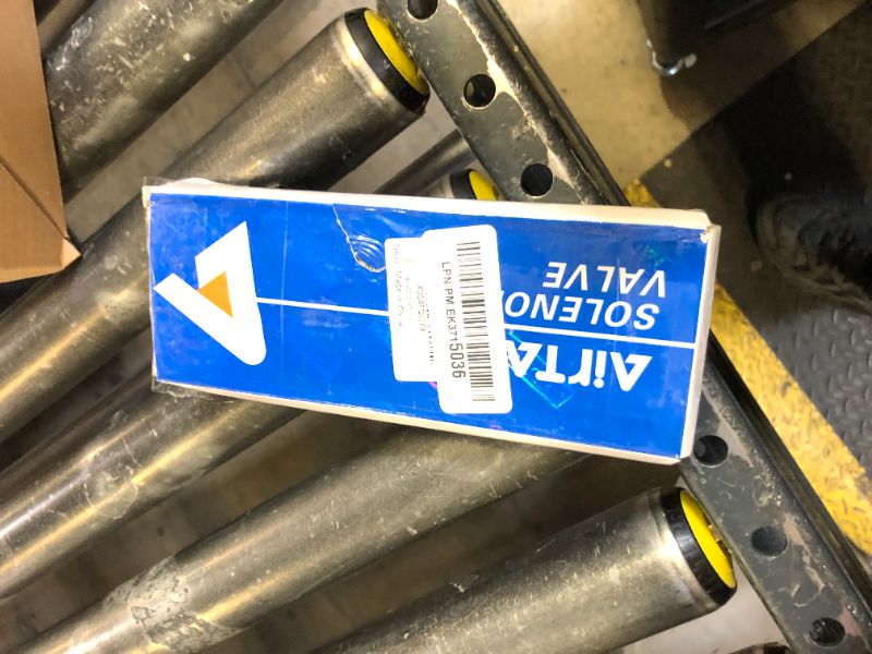 Photo 1 of Solenoid Valve AirTAC 4V320-10 AC110V 3/8"PT Double Solenoid 5/2 way Air Pneumatic Internal Pilot 21-114 PSI 5 Port 2 Position Have Memory Function.