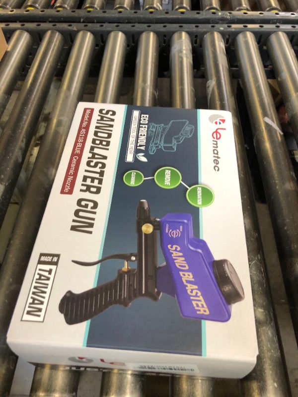 Photo 1 of LE LEMATEC Portable Sand Blaster Gun for Small Projects - Required150PSI Air Compressor (4+ CFM) Detail Work, Rust Removal, Glass Etching - Black (AS118)