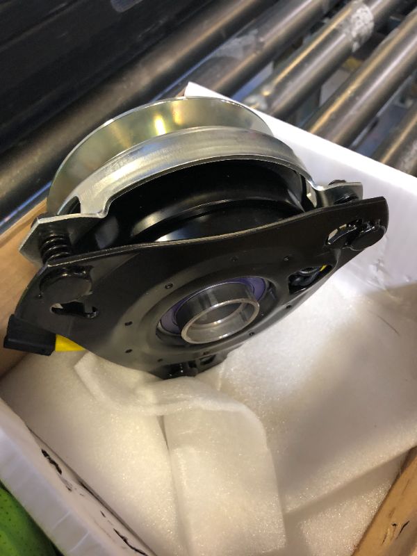 Photo 1 of Electric PTO Clutch for John Deere Warner AM123123 5215-34 Compatible with 180 185 LX172 LX173 LX176 LX178 LX186 LX188 PC2317 GS25 GS30 GS45 GS75