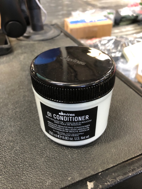 Photo 1 of Davines OI Conditioner absolute beautifying conditioner, 8.80 Oz