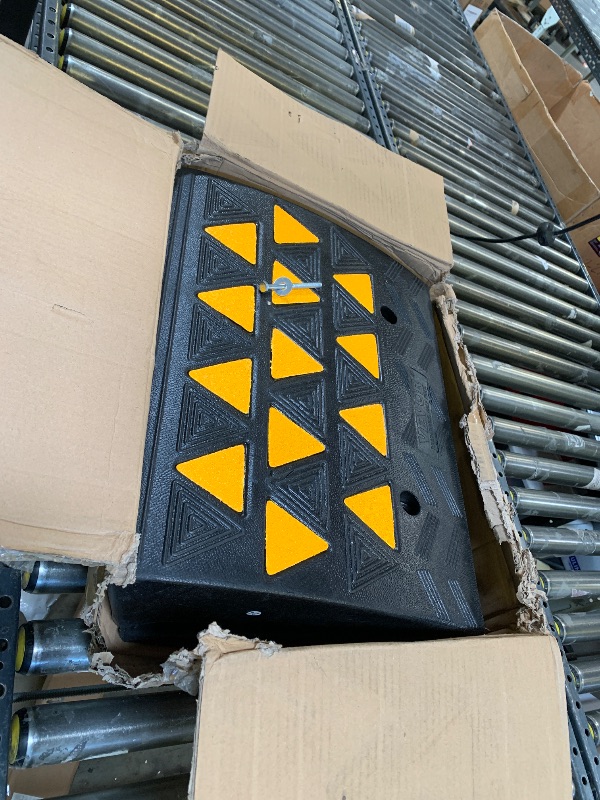 Photo 1 of VEVOR Rubber Curb Ramp, 6" Rise Height 2 Pack, Heavy-Duty 33069 lbs/15 T Capacity Threshold Ramps, 19" L x 15" W Driveway Ramps with Stable Grid Structure for Cars, Wheelchairs, Bikes, Motorcycles