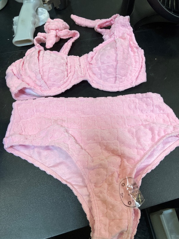 Photo 1 of WOMENS SWIMSUIT SET
SIZE SMALL 