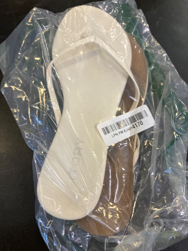 Photo 1 of FITORY Women’s Fashion Flip Flops Comfortable Leather Summer Beach Thong Walking Sandals on Indoor Outdoor White Size 8
