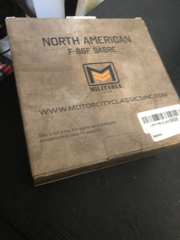 Photo 1 of Motor city classics Militaria Diecast Collectible | Curtiss P-40N Warhawk | 1:72 Scale Model 27297-39 | Military Gift