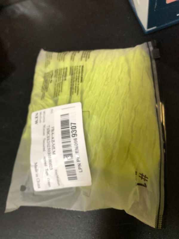 Photo 1 of Milumia Women Textured Square Neck Tank Top Wide Strap Sleeveless Cropped Tops Green Medium