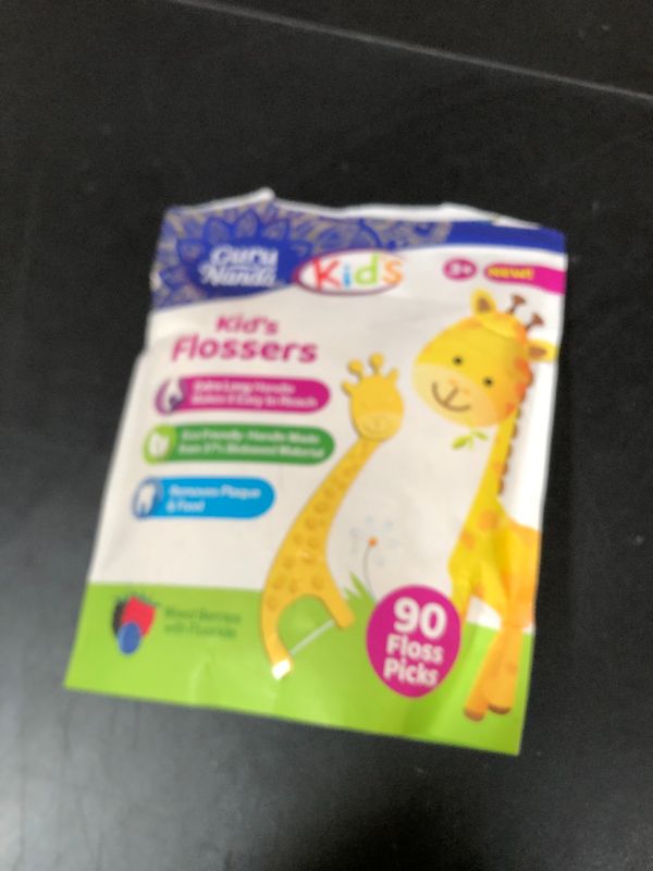 Photo 1 of GuruNanda Dental Floss Picks for Kids, Extra-Long Giraffe-Shaped Picks, Fluoride-Free, Anti-Slip & Shred-Resistant Design & Eco-Friendly Handle & Berry Flavor, Ideal for Ages 3+, 90 Count (Pack of 1)