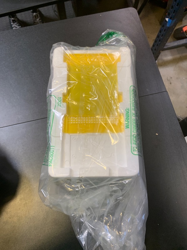 Photo 1 of NIZEFEI Queen Bee Mating Nuc with 4 Frames High Density Foam Box Bee Hive Supplies Suitable for Queen Beekeeping