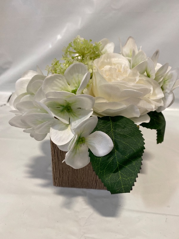 Photo 1 of 6.5-in Green, White Indoor Desktop Hydrangea Artificial Flower And Vase