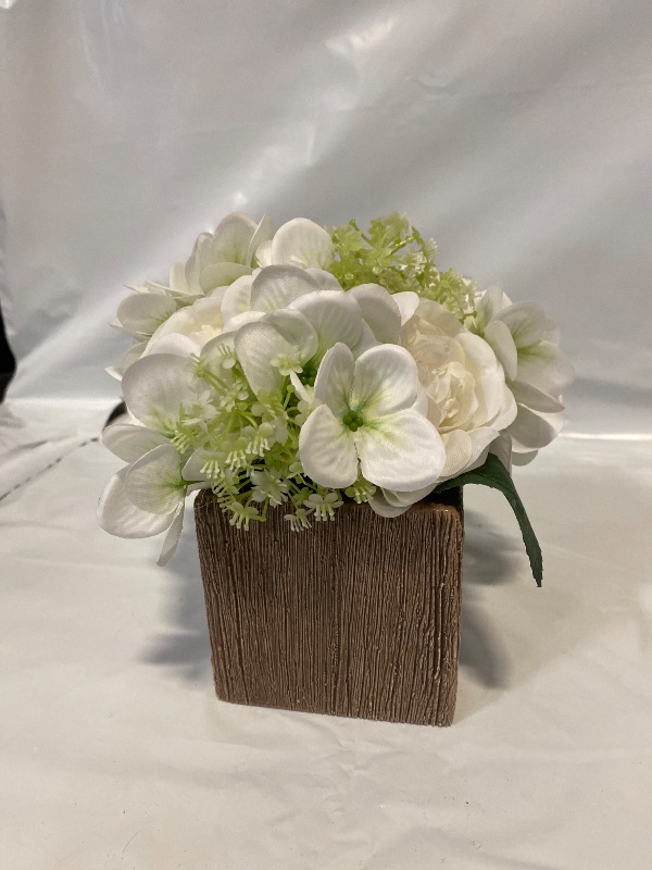 Photo 1 of 6.5-in Green, White Indoor Desktop Hydrangea Artificial Flower And Vase