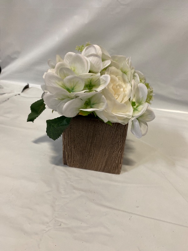 Photo 1 of 6.5-in Green, White Indoor Desktop Hydrangea Artificial Flower And Vase