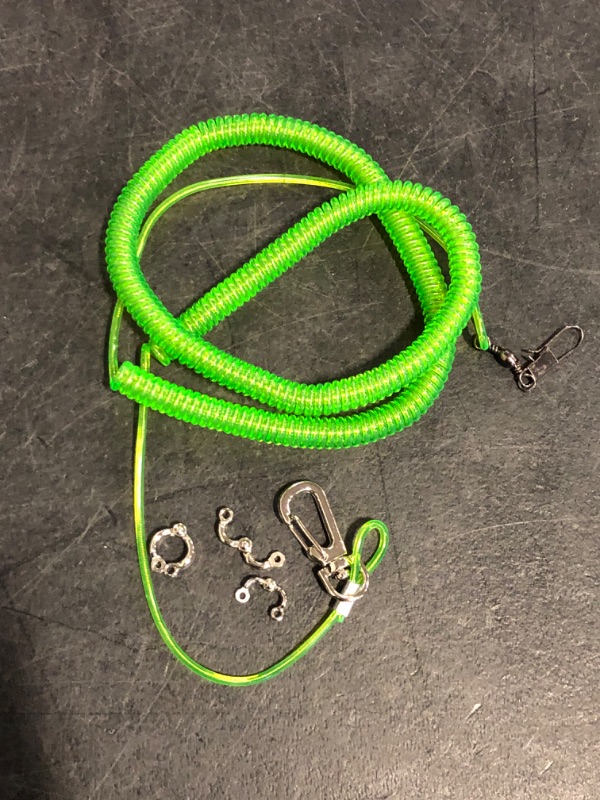 Photo 1 of Wishlotus Parrot Flying Rope, 5 Meters Parrot Foot Chain Flying Training Leash Outdoor?Anti-Bite Elastic String Training Harness for Agapornis Fischeri Cockatiels Starling Birds (Green)
