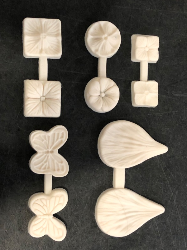 Photo 1 of Flower Blossom Veiner Fondant Cake Mold Cherry Blossom Butterfly Leaf Silicone Chocolate Mold For Cake Decorating Cupcake Topper Candy Chocolate Gum Paste Polymer Clay Set Of 6
