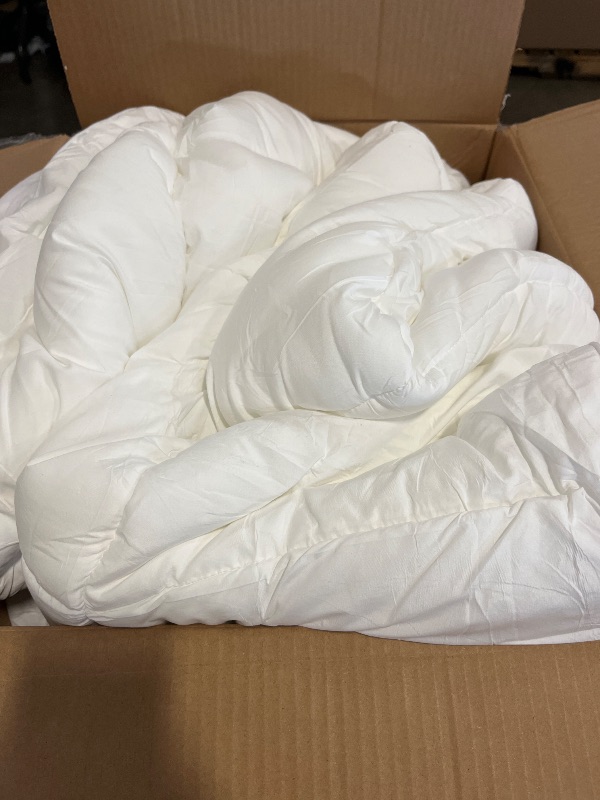 Photo 1 of King - Amazon Basics White Down Alternative Comforter and Duvet Insert with Corner Tabs (King, All-Season)
