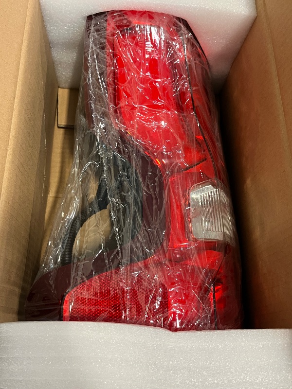 Photo 1 of Tail Light Assembly Rear Brake Lamp for 2019-2021 Chevrolet Silverado 1500, Bulbs and Harness Included Left Driver Side 84752978
