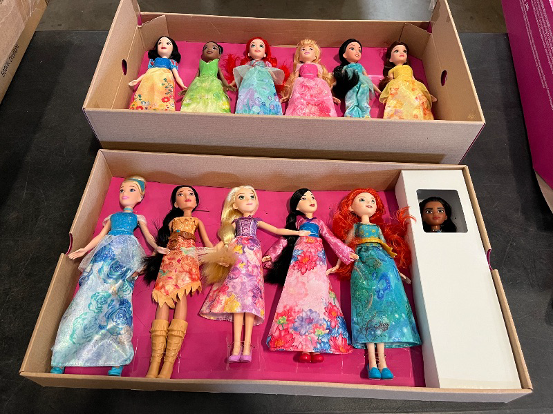Photo 1 of Disney Princess Royal Collection, 12 Royal Shimmer Fashion Dolls with Skirts and Accessories, Toy for Girls 3 Years Old and Up (Amazon Exclusive)
