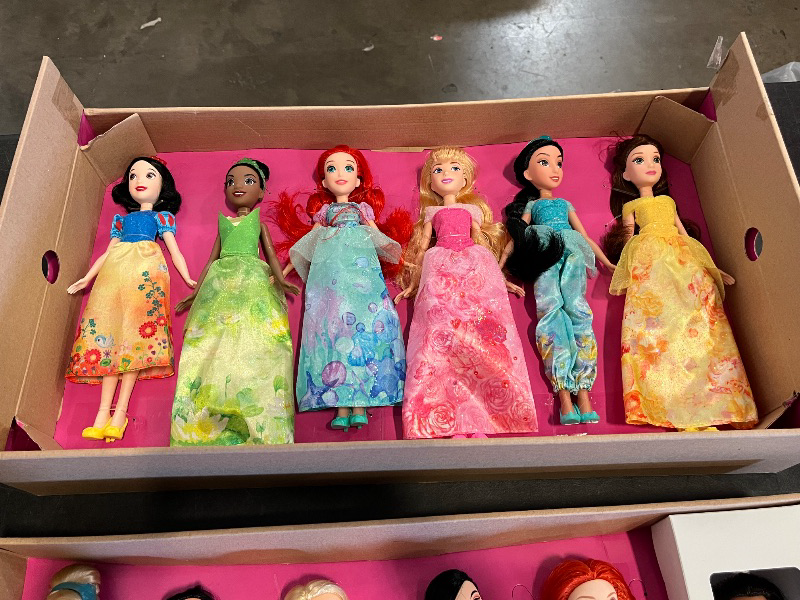 Photo 1 of Disney Princess Royal Collection, 12 Royal Shimmer Fashion Dolls with Skirts and Accessories, Toy for Girls 3 Years Old and Up (Amazon Exclusive)

