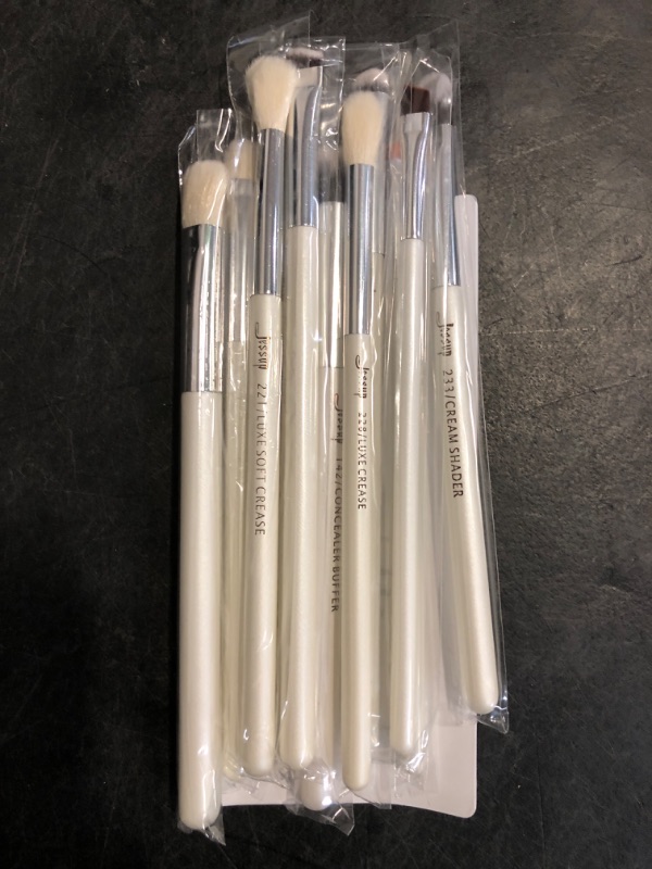 Photo 1 of Jessup Small Eye Makeup Brush Set Professional 15pcs White/Silver Premium Natural-synthetic Eye Shadow Blending Concealer Eye & Brow Liner Brushes, T237