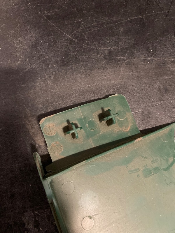 Photo 1 of MASTER MARK Premier Poundable Landscape Edging, Garden Border Landscaping, Dig Free Lawn Edge Decorative Scalloped Design, HDPE 4 ft Long (Green)