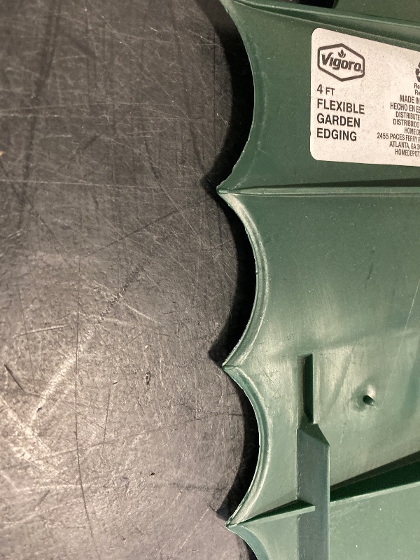 Photo 1 of MASTER MARK Premier Poundable Landscape Edging, Garden Border Landscaping, Dig Free Lawn Edge Decorative Scalloped Design, HDPE 4 ft Long (Green)