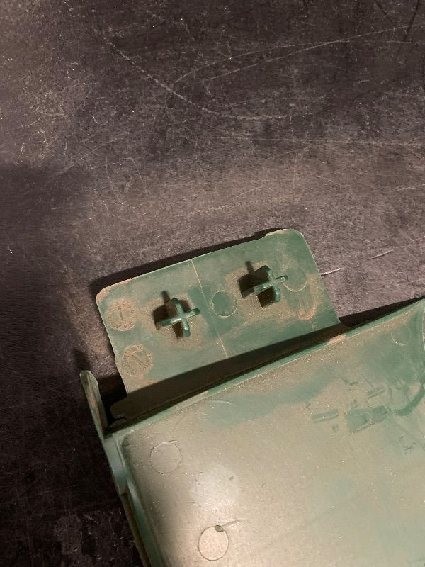 Photo 1 of MASTER MARK Premier Poundable Landscape Edging, Garden Border Landscaping, Dig Free Lawn Edge Decorative Scalloped Design, HDPE 4 ft Long (Green)